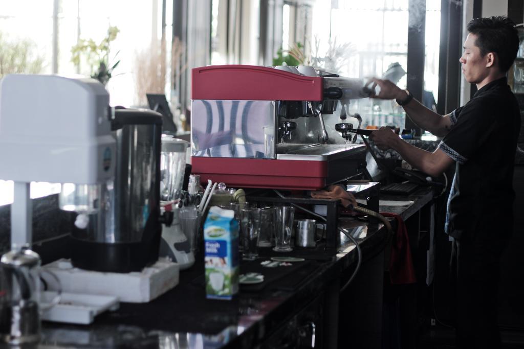 מטאראם Lombok Astoria Hotel מראה חיצוני תמונה